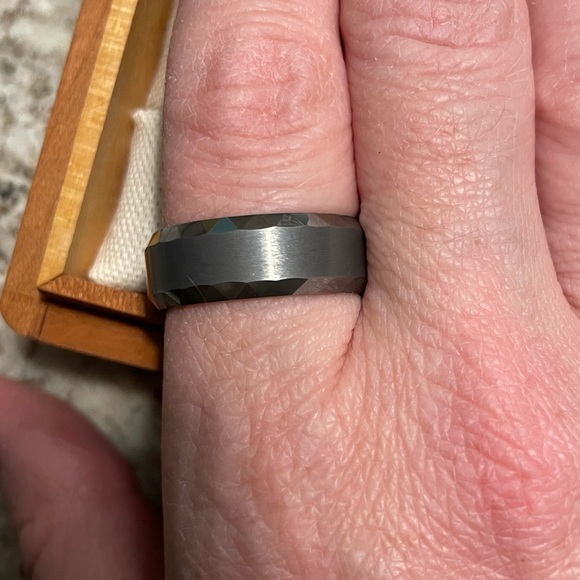 Everlast Tungsten Carbide ring Sz 9 - Picture 3 of 3
